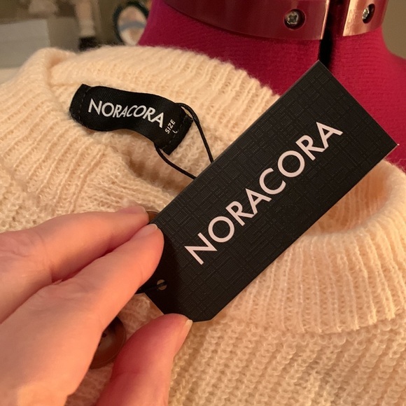 Nora Cora round neck sweater with button detail  NWT 🔴 - Picture 7 of 9